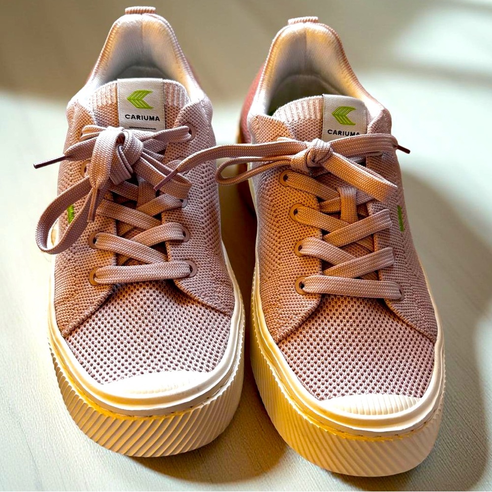 Cariuma Women’s Blush Knit Sneakers Size 7.5